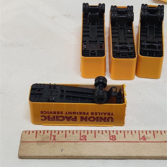 HO Scale Sante Fe and Union Pacific Semi Trailers (5) - Picture 4 of 4